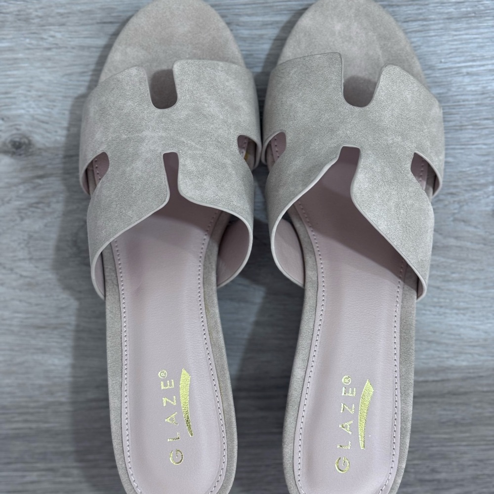 Glaze Tan Mules with Block Heel and H-Cutout Design - Picture 5 of 5